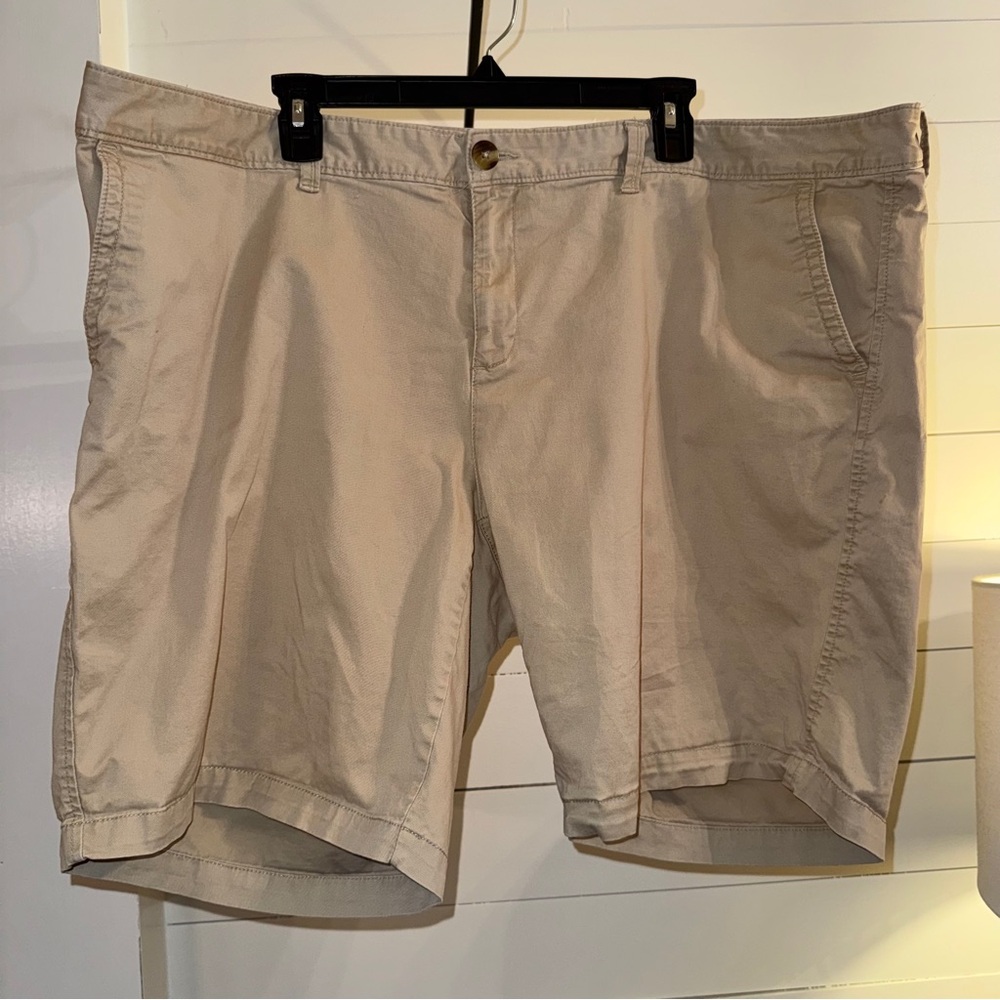 Old‎ Navy Women’s Beige Flat Front BermudaShorts Plus Size 24w Some  Stretch
